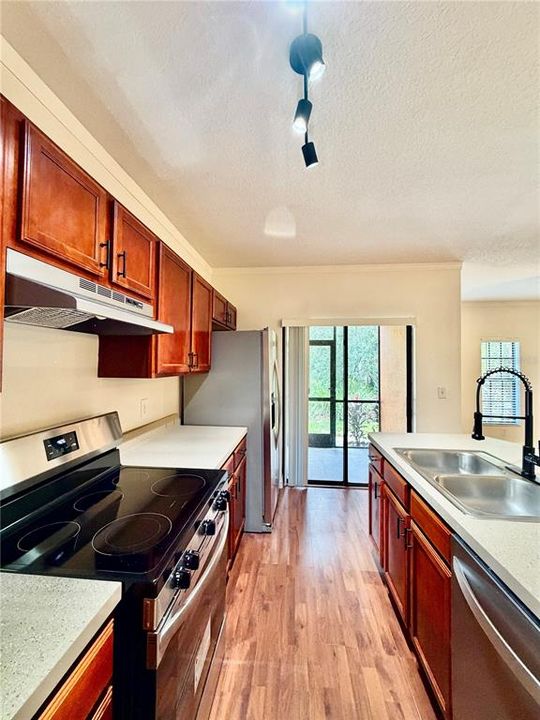 В аренду: $2,300 (2 спален, 2 ванн, 1298 Квадратных фут)