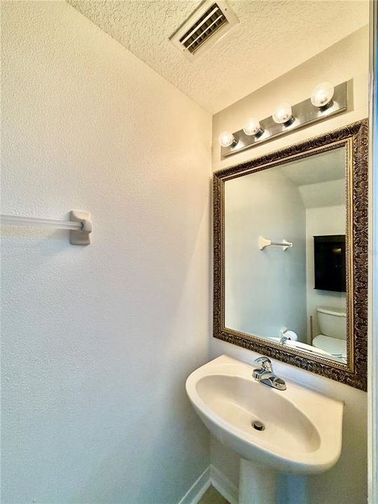 В аренду: $2,300 (2 спален, 2 ванн, 1298 Квадратных фут)