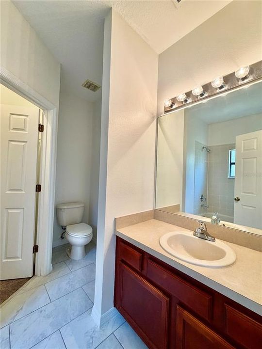 В аренду: $2,300 (2 спален, 2 ванн, 1298 Квадратных фут)
