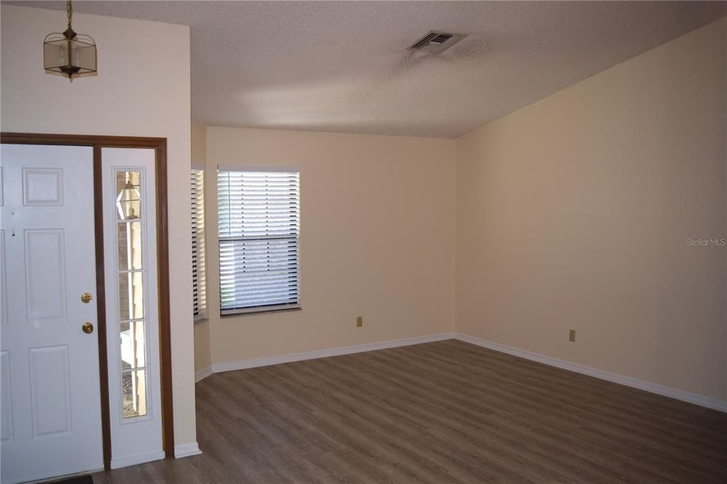 For Sale: $449,000 (3 beds, 2 baths, 1472 Square Feet)