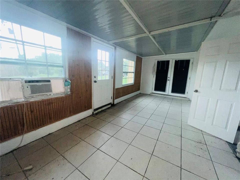 For Sale: $270,000 (3 beds, 2 baths, 1241 Square Feet)