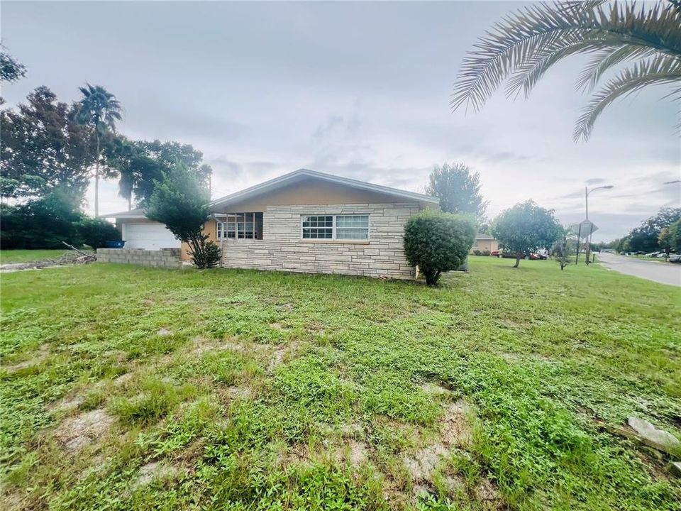 For Sale: $270,000 (3 beds, 2 baths, 1241 Square Feet)