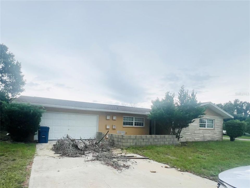 For Sale: $270,000 (3 beds, 2 baths, 1241 Square Feet)