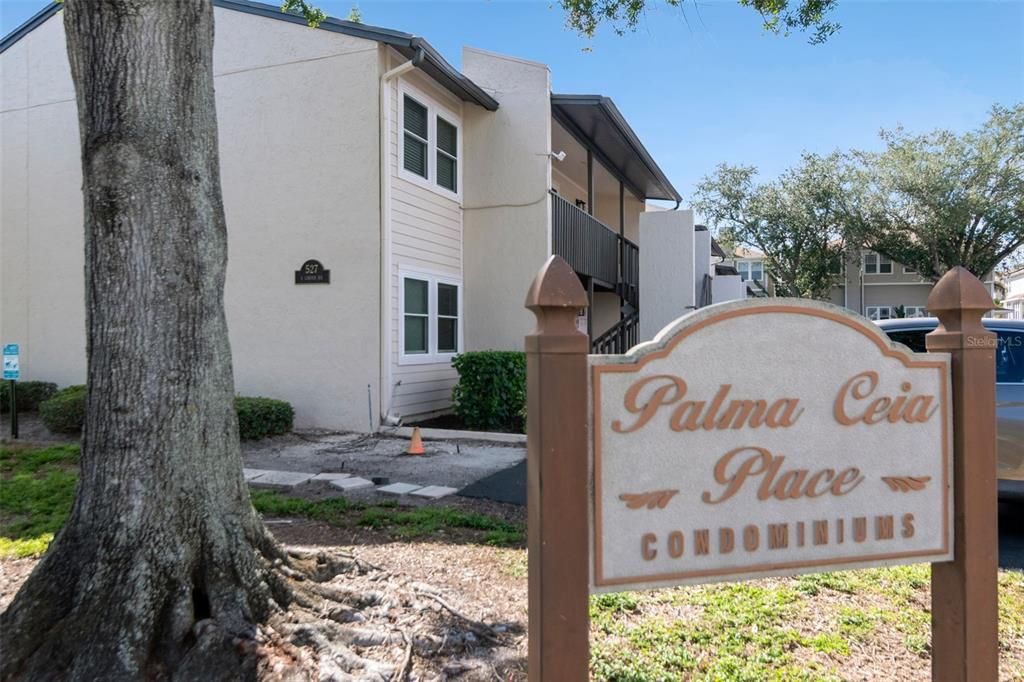 For Rent: $1,800 (2 beds, 1 baths, 748 Square Feet)