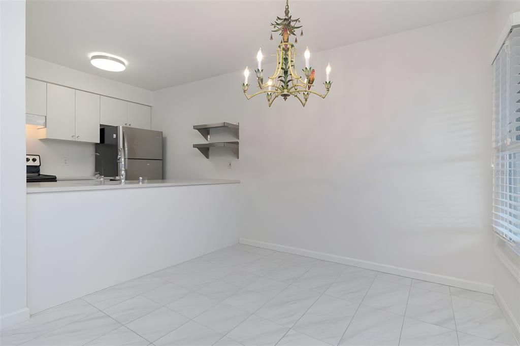 For Rent: $1,800 (2 beds, 1 baths, 748 Square Feet)
