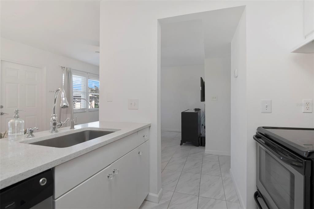 For Rent: $1,800 (2 beds, 1 baths, 748 Square Feet)