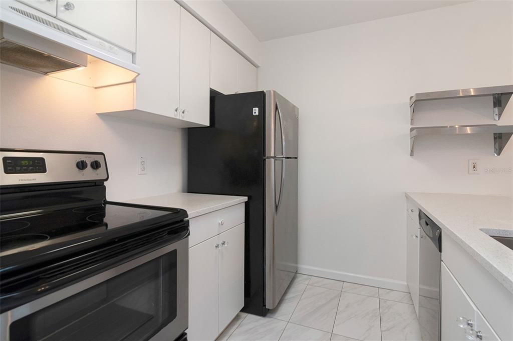 For Rent: $1,800 (2 beds, 1 baths, 748 Square Feet)