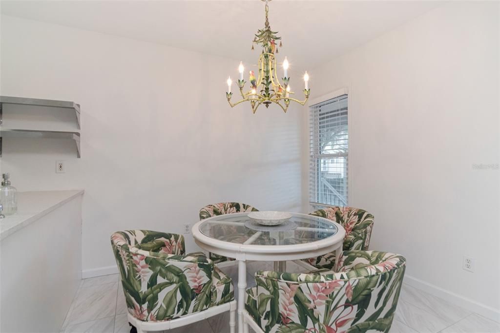 For Rent: $1,800 (2 beds, 1 baths, 748 Square Feet)
