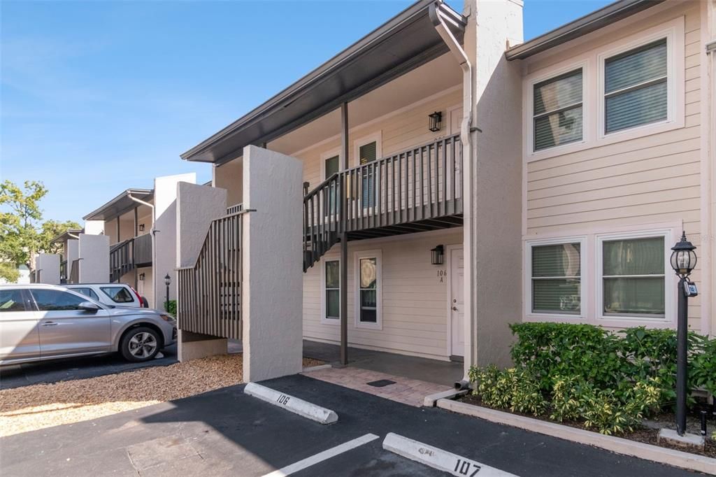 For Rent: $1,800 (2 beds, 1 baths, 748 Square Feet)