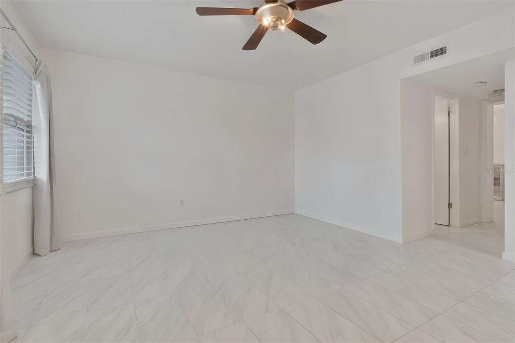 For Rent: $1,800 (2 beds, 1 baths, 748 Square Feet)