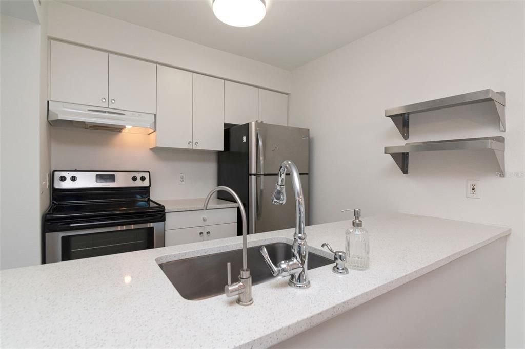 For Rent: $1,800 (2 beds, 1 baths, 748 Square Feet)