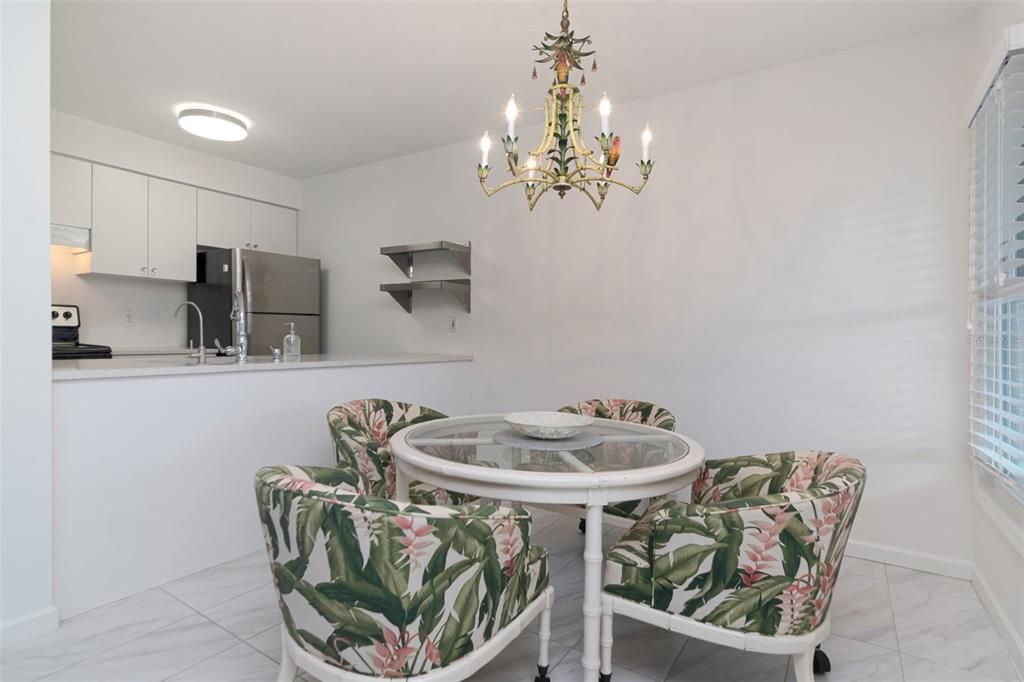For Rent: $1,800 (2 beds, 1 baths, 748 Square Feet)
