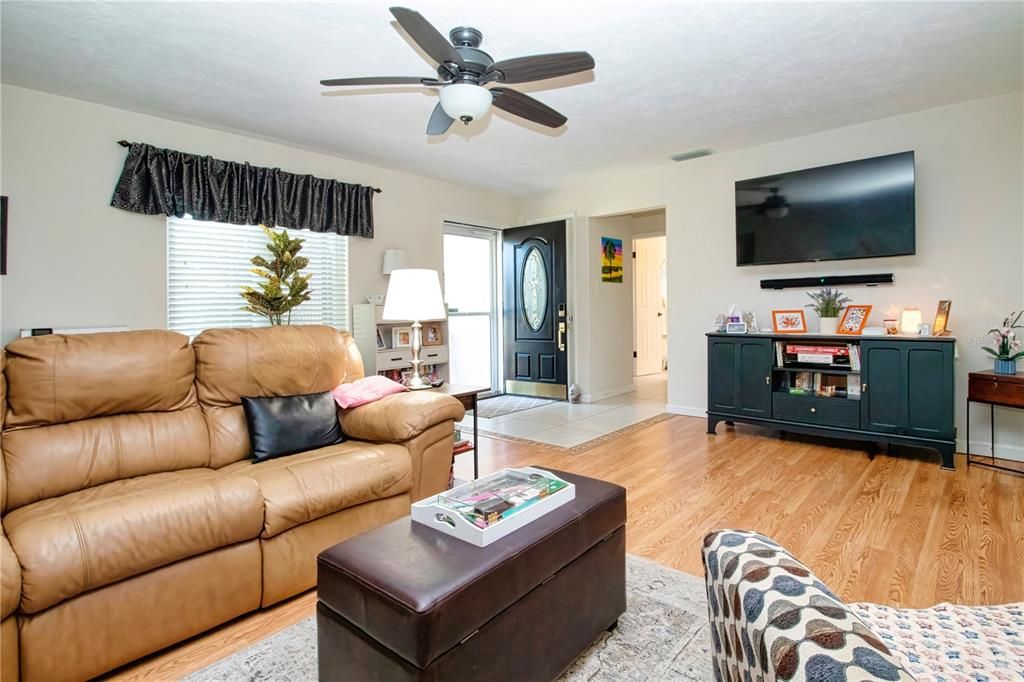 En Venta: $419,000 (2 camas, 2 baños, 1419 Pies cuadrados)