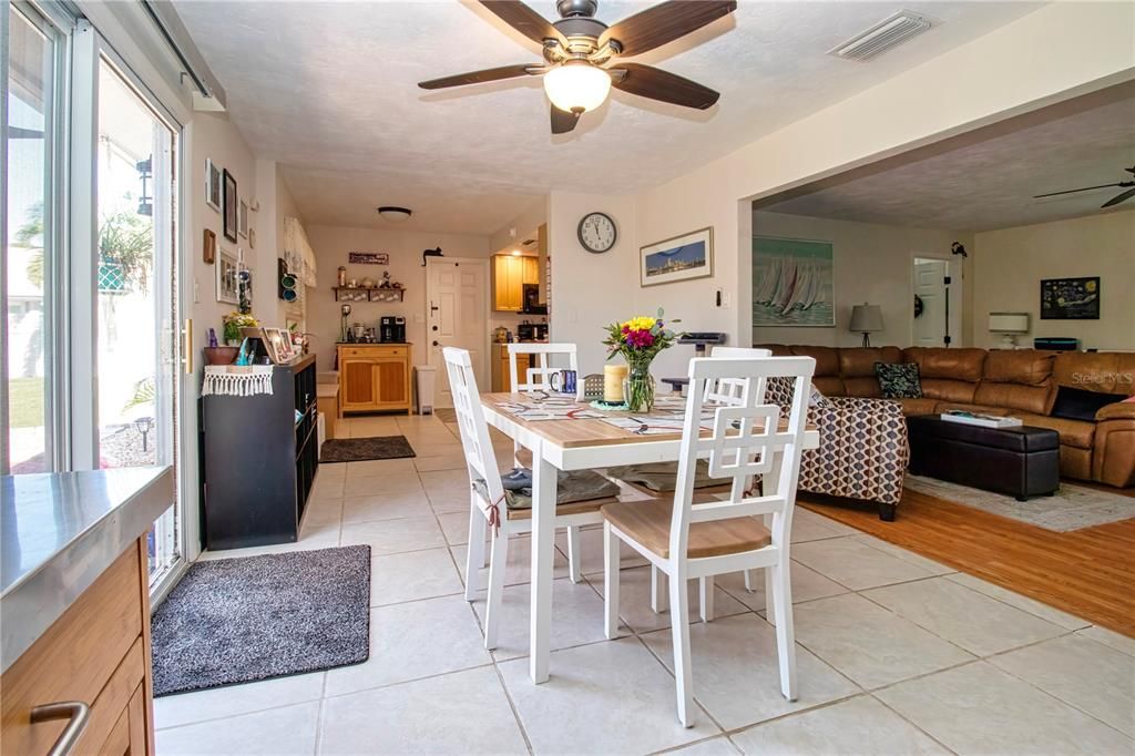 En Venta: $419,000 (2 camas, 2 baños, 1419 Pies cuadrados)