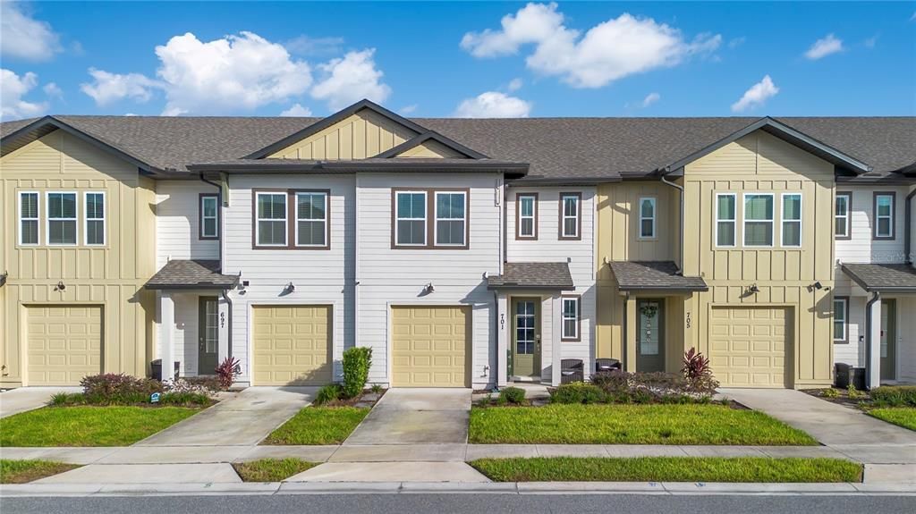 For Sale: $349,999 (3 beds, 2 baths, 1653 Square Feet)