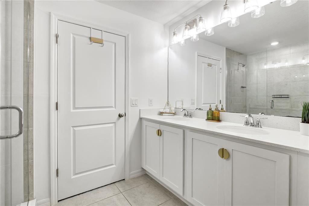 For Sale: $349,999 (3 beds, 2 baths, 1653 Square Feet)