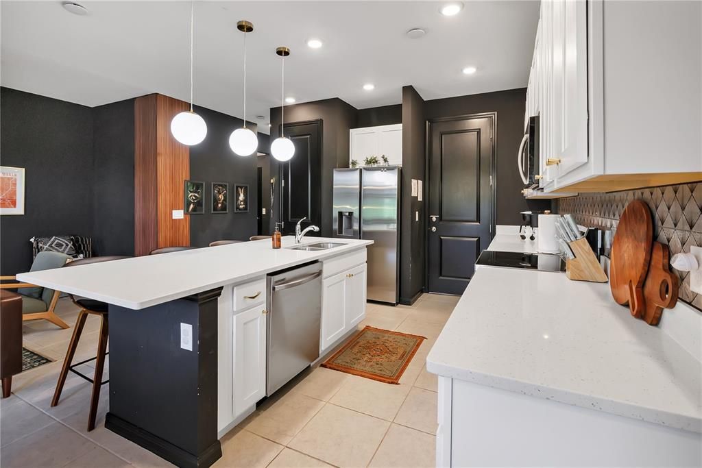 For Sale: $349,999 (3 beds, 2 baths, 1653 Square Feet)