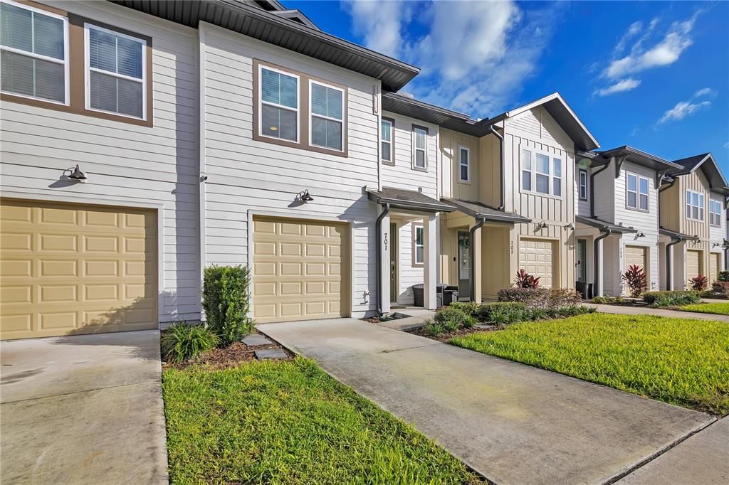 For Sale: $349,999 (3 beds, 2 baths, 1653 Square Feet)