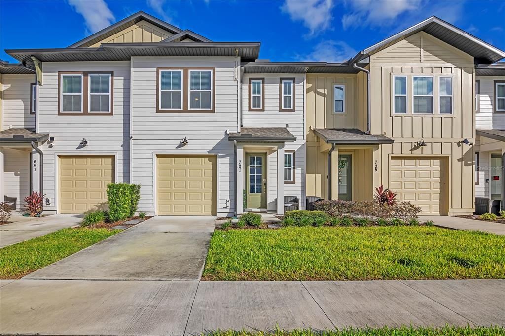 For Sale: $349,999 (3 beds, 2 baths, 1653 Square Feet)
