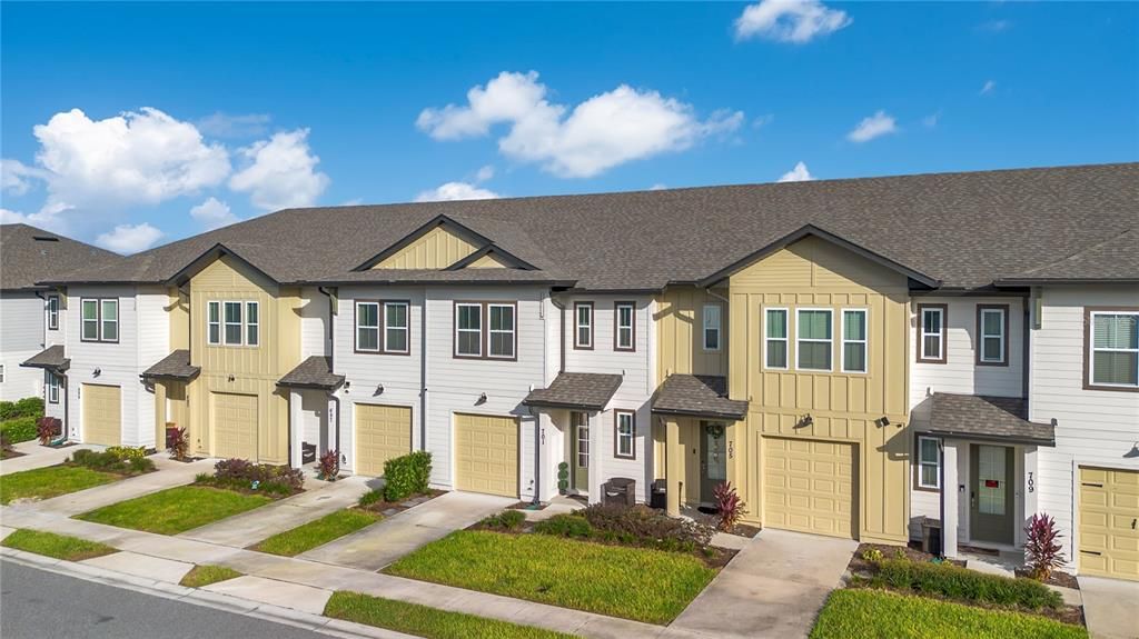 For Sale: $349,999 (3 beds, 2 baths, 1653 Square Feet)