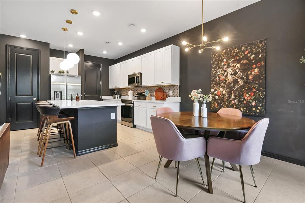 For Sale: $349,999 (3 beds, 2 baths, 1653 Square Feet)