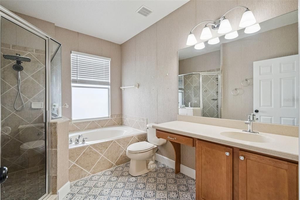 For Sale: $389,000 (3 beds, 2 baths, 2004 Square Feet)