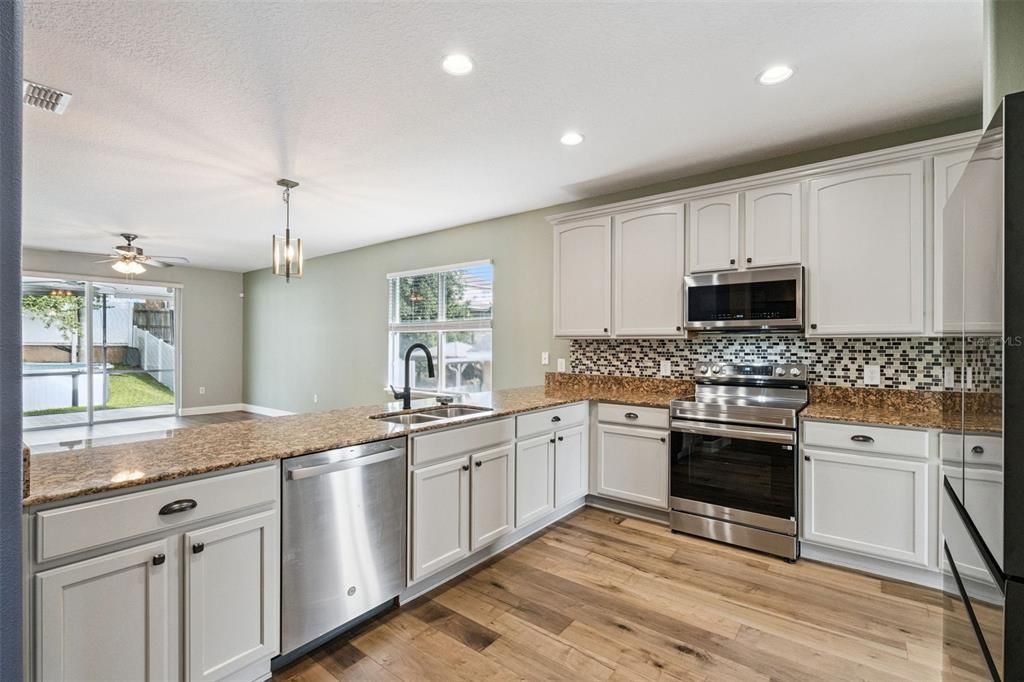 For Sale: $389,000 (3 beds, 2 baths, 2004 Square Feet)