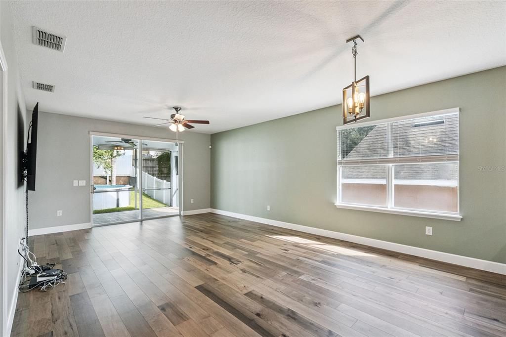For Sale: $389,000 (3 beds, 2 baths, 2004 Square Feet)