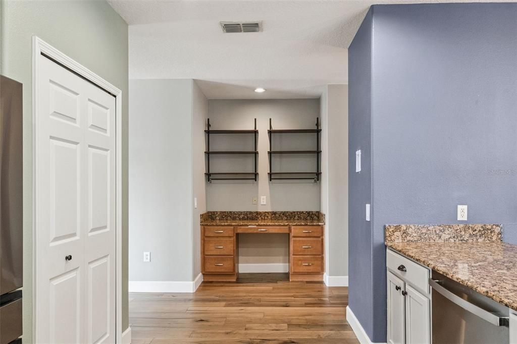 For Sale: $389,000 (3 beds, 2 baths, 2004 Square Feet)