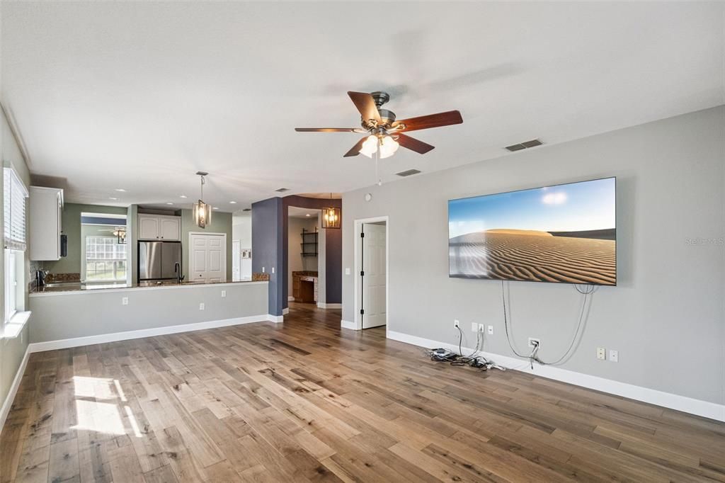 For Sale: $389,000 (3 beds, 2 baths, 2004 Square Feet)