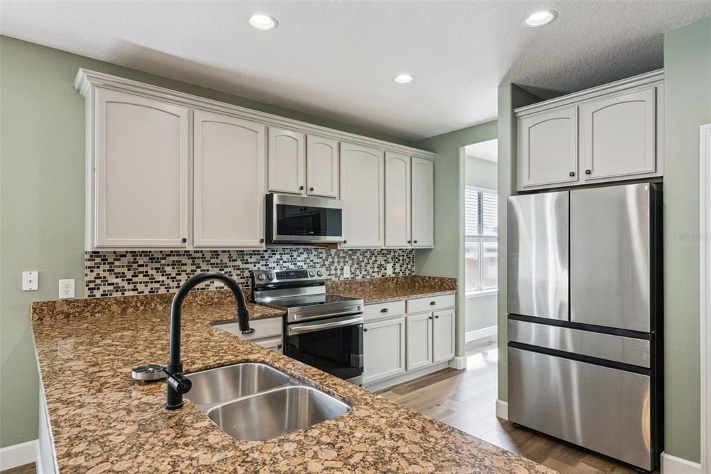 For Sale: $389,000 (3 beds, 2 baths, 2004 Square Feet)