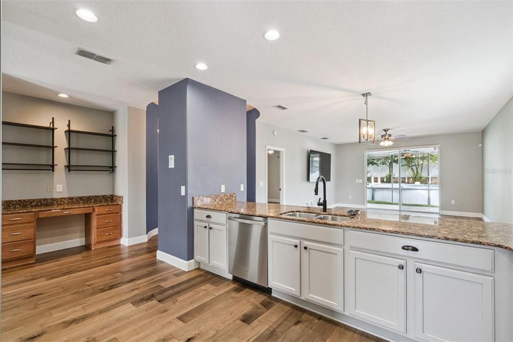 For Sale: $389,000 (3 beds, 2 baths, 2004 Square Feet)