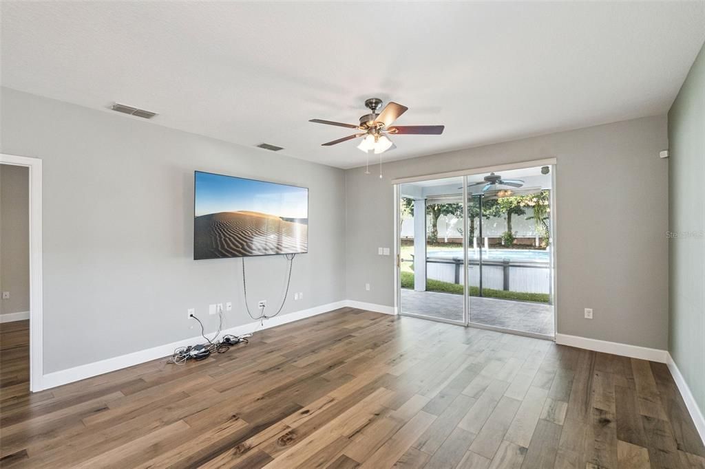 For Sale: $389,000 (3 beds, 2 baths, 2004 Square Feet)