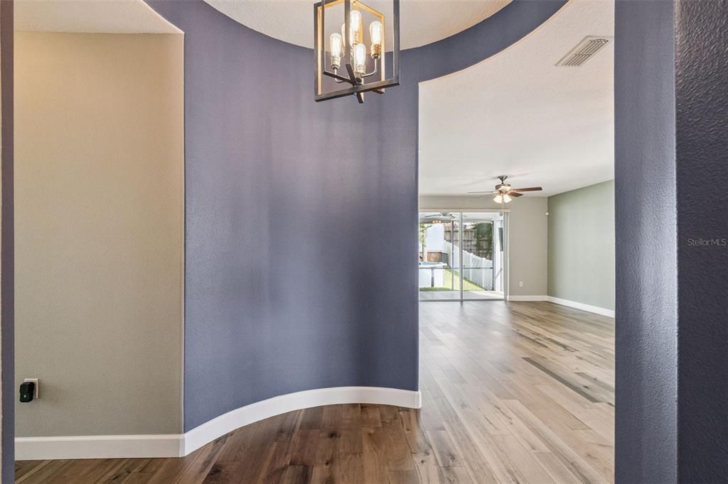 For Sale: $389,000 (3 beds, 2 baths, 2004 Square Feet)