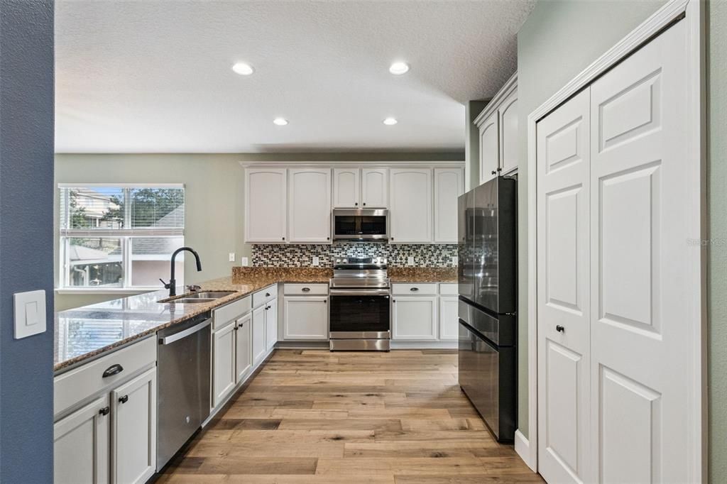 For Sale: $389,000 (3 beds, 2 baths, 2004 Square Feet)