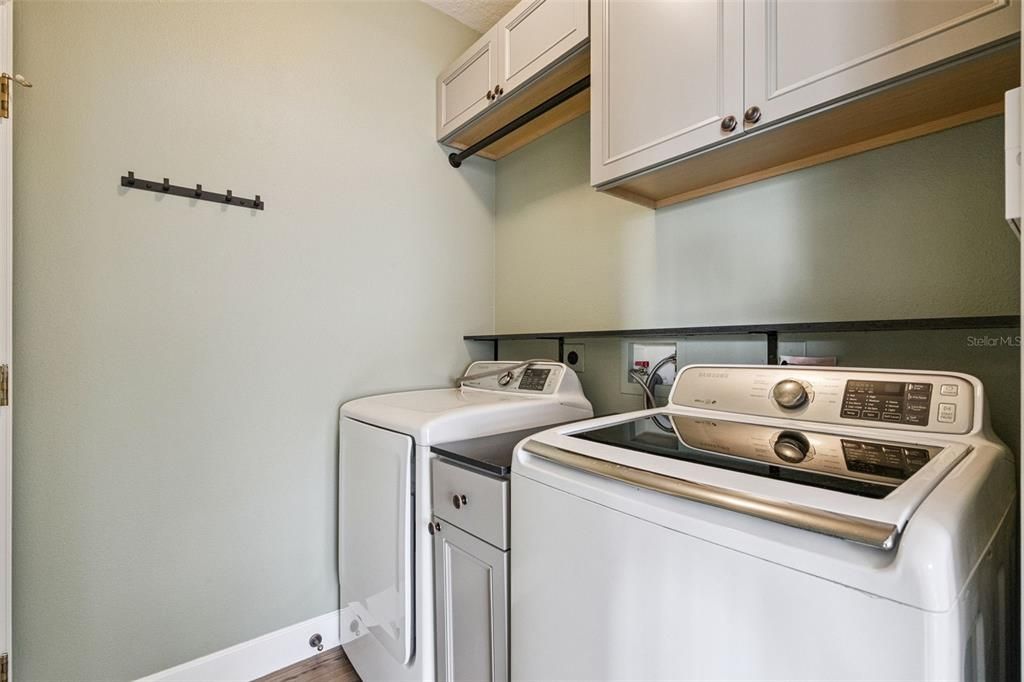 For Sale: $389,000 (3 beds, 2 baths, 2004 Square Feet)