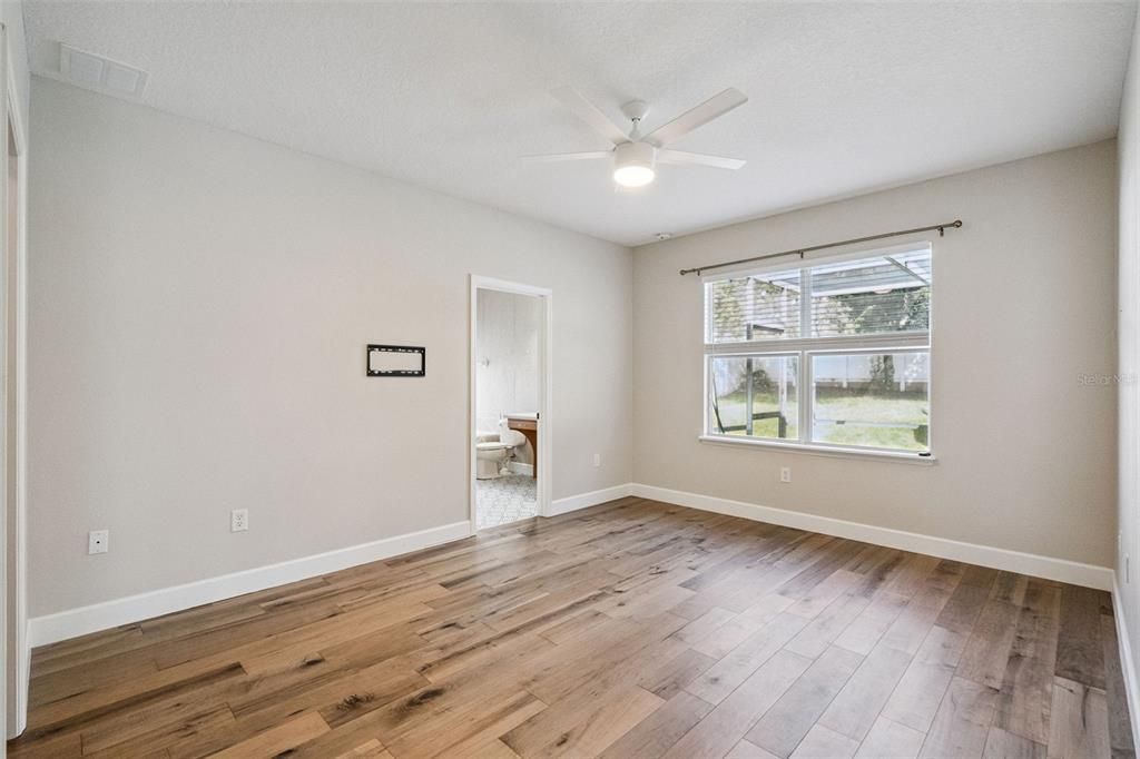 For Sale: $389,000 (3 beds, 2 baths, 2004 Square Feet)