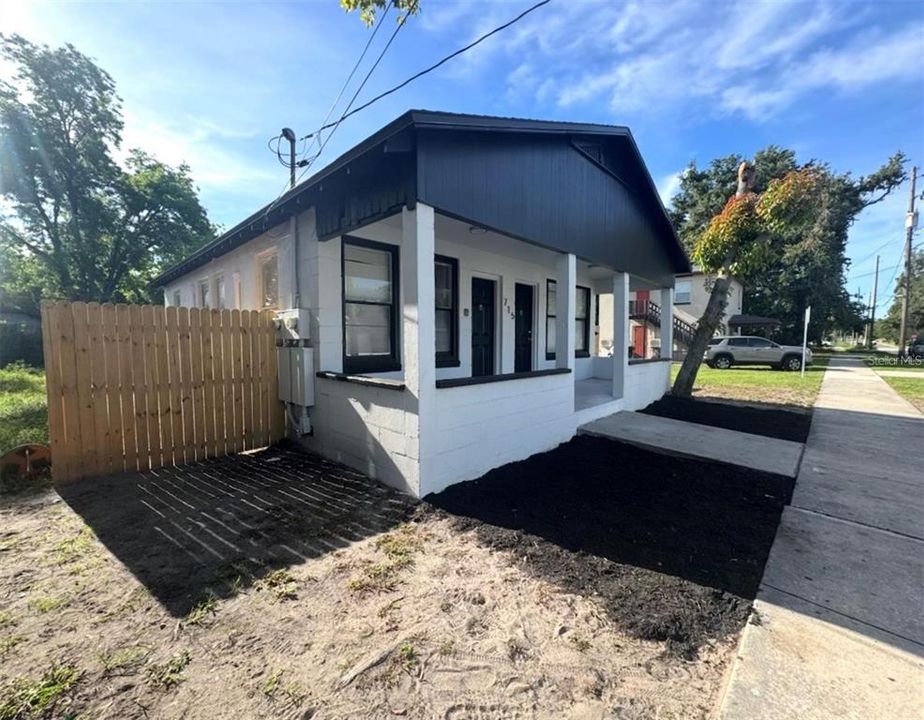 На продажу: $333,990 (2 спален, 2 ванн, 800 Квадратных фут)