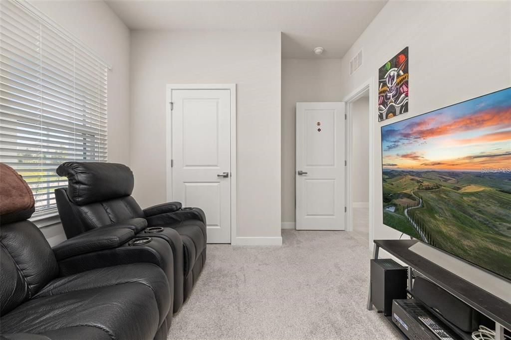En Venta: $599,999 (4 camas, 3 baños, 2551 Pies cuadrados)