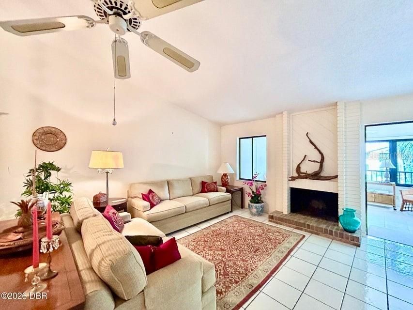 For Sale: $229,000 (3 beds, 2 baths, 1430 Square Feet)