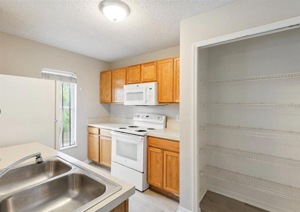 For Rent: $1,995 (3 beds, 2 baths, 1764 Square Feet)