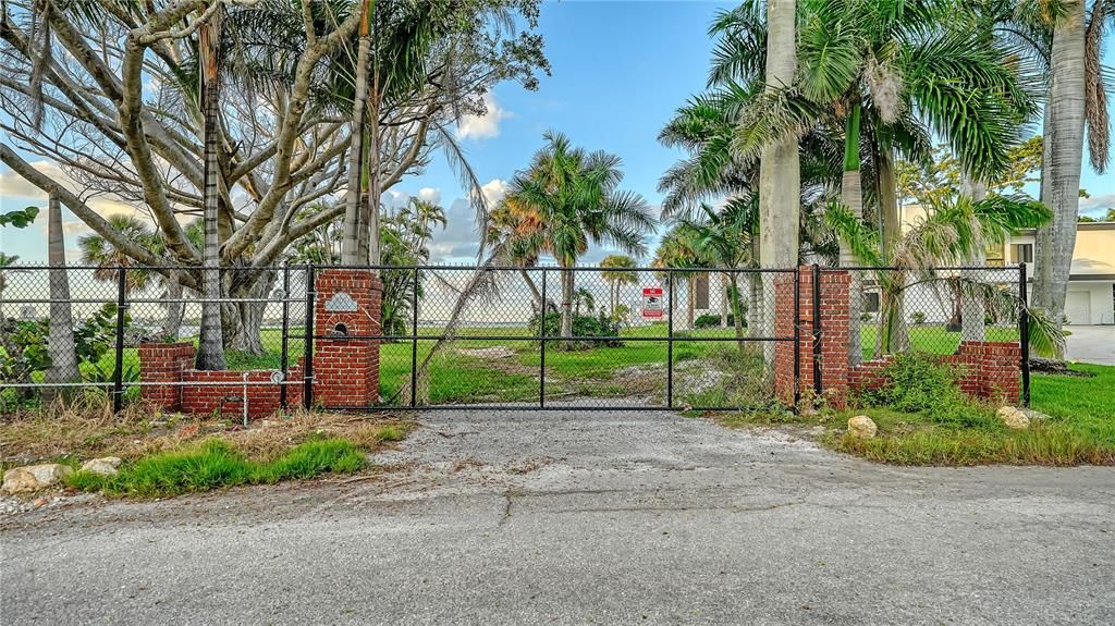 待售: $8,500,000 (0.57 acres)
