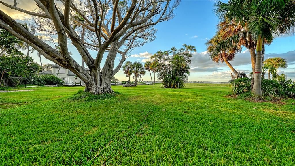 待售: $8,500,000 (0.57 acres)