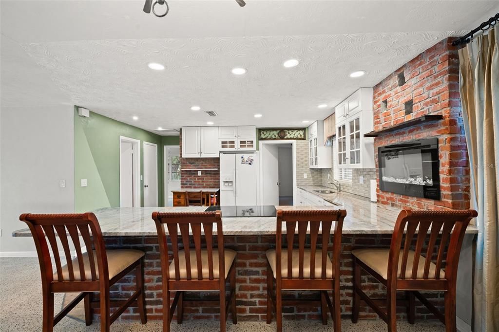 En Venta: $330,000 (3 camas, 2 baños, 1387 Pies cuadrados)