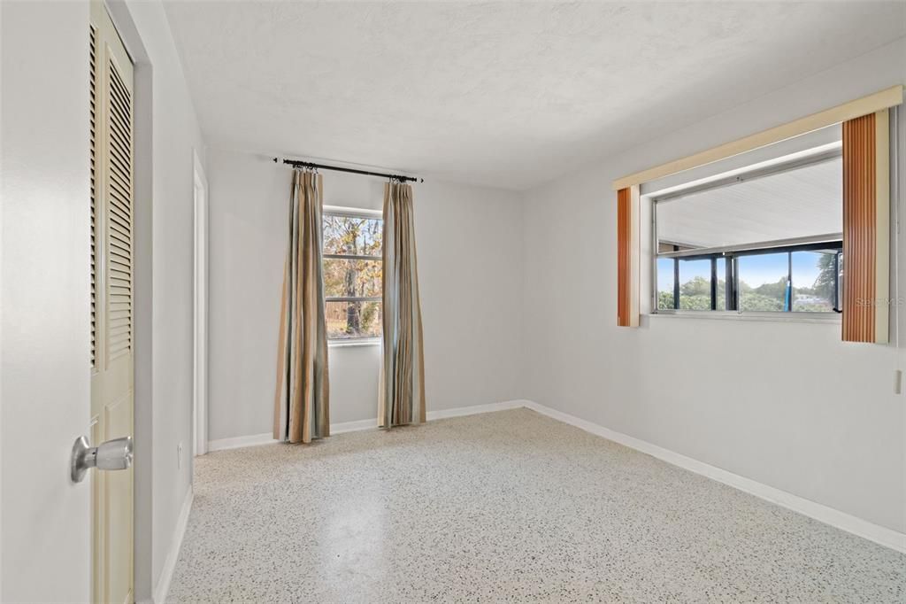 En Venta: $330,000 (3 camas, 2 baños, 1387 Pies cuadrados)