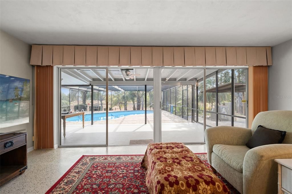 En Venta: $330,000 (3 camas, 2 baños, 1387 Pies cuadrados)