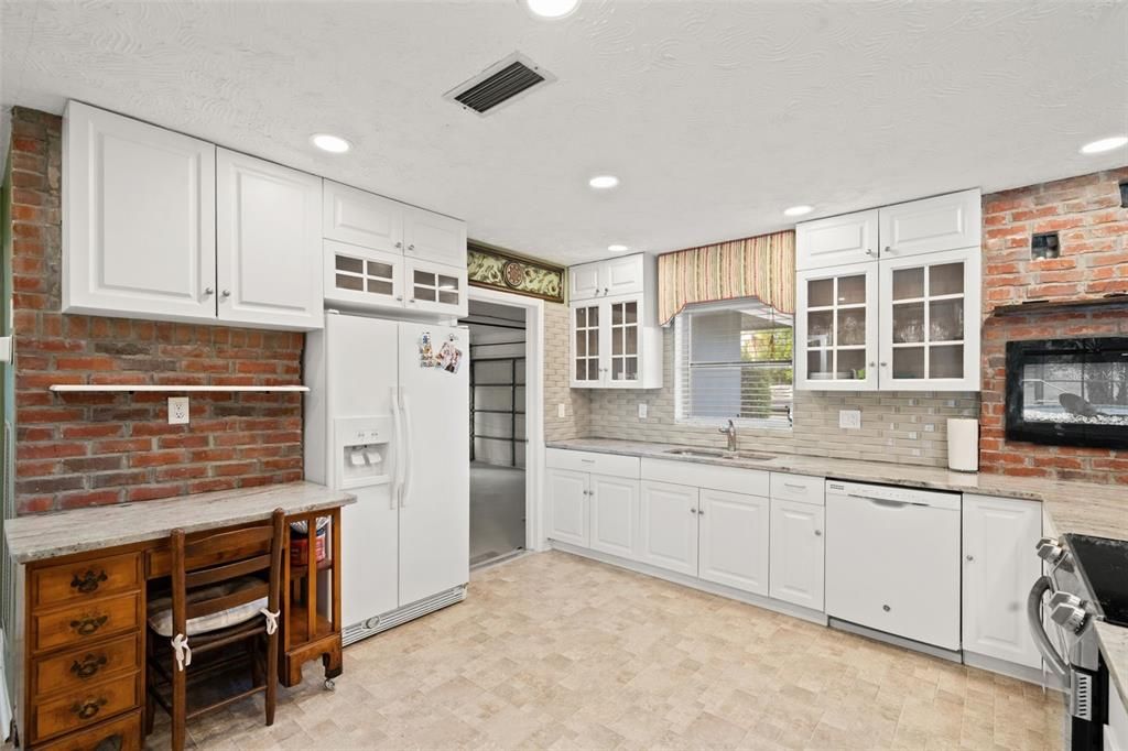 En Venta: $330,000 (3 camas, 2 baños, 1387 Pies cuadrados)