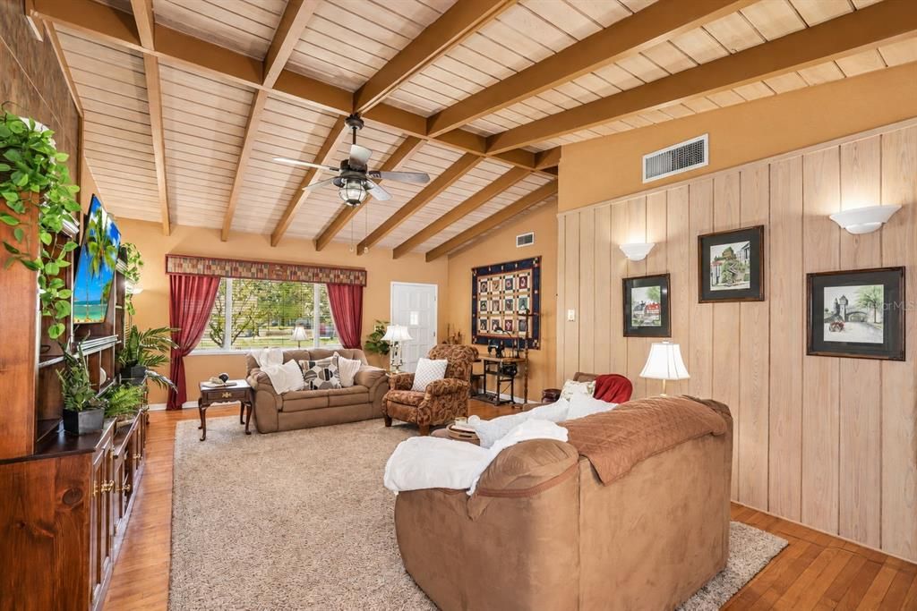 На продажу: $435,000 (3 спален, 2 ванн, 1574 Квадратных фут)