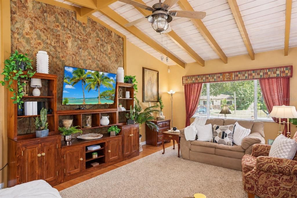 На продажу: $435,000 (3 спален, 2 ванн, 1574 Квадратных фут)