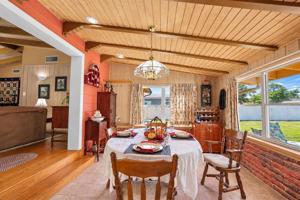 На продажу: $435,000 (3 спален, 2 ванн, 1574 Квадратных фут)